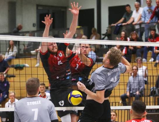 BAU 14.10.2023 Ludwigsburg Volleyball Barock Volleys MTV Ludwigsburg vs. TV Bühl, v.l. Steffen Haußmann (MTV), Moritz Langjahr MTV), Elias Walther (Bühl)