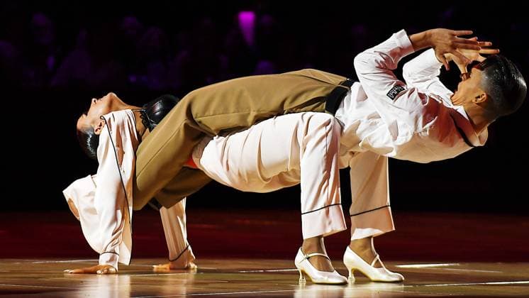 Tanz-Weltmeisterschaft Latein und Showdance Standard 2023 in Leipzig - WDSF PD World Championships (14.10.2023) Matej Stec und Elena Popova bei der Tanz-WM in Leipzig (14.10.2023). Das Paar Stec Popova gewinnt Gold mit ihrer Kür >> Three Faces of my love - back to myself << zur Musik vonm Cher, Barbrara Streisand und Celine Dion. Leipzig Sachsen Deutschland Leipziger Messegelände - Neue Messe Leizig