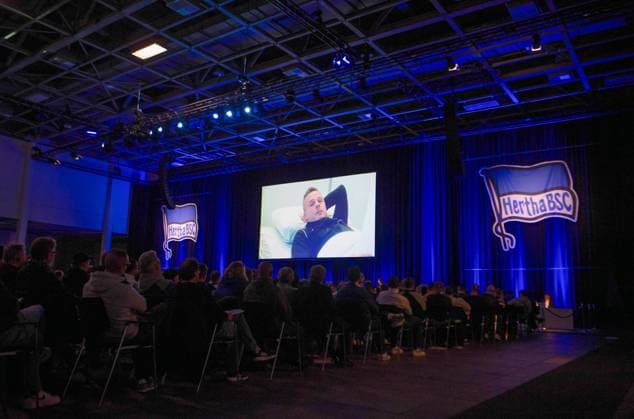Sport Themen der Woche KW41 Fussball, Herren, Saison 2023 24, Hertha BSC, Ordentliche Mitgliederversammlung in der Messe Berlin, der im Krankenhaus liegende Präsident Kay Bernstein (Hertha BSC) meldet sich per Videobotschaft, 15.10. 2023, *** Football, men, season 2023 24, Hertha BSC, Ordinary General Meeting at Messe Berlin, the hospitalized President Kay Bernstein Hertha BSC reports by video message, 15 10 2023, Copyright: xSebastianxRäppold MatthiasxKochx