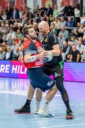 2. HBL; TV Huettenberg - VfL Eintracht Hagen, 14.10.23 Alexander Becker ( 4 VfL Eintracht Hagen), Ian Weber ( 13 TV Huettenberg) 2. HBL; TV Huettenberg - VfL Eintracht Hagen: Huettenberg, 14.10.23 Copyright: xBEAUTIFULxSPORTS Roeczeyx
