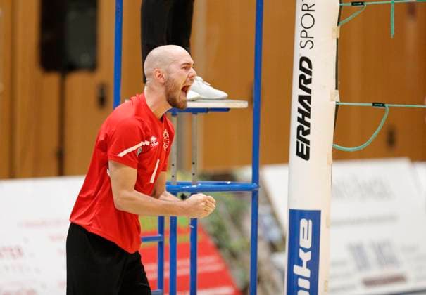 Deutschland - Kriftel - 14.10.2023 Volleyball - Hessen - 2. Bundesliga Süd - Herren Saison 2023 2024 TuS Kriftel (rot) - GSVE Delitzsch (schwarz) v.l. Sebastian Ruhm (Kriftel - Nr. 1) TuS Kriftel - GSVE Delitzsch