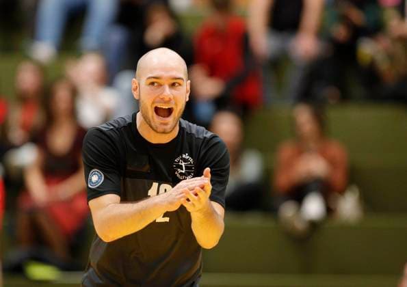 Deutschland - Kriftel - 14.10.2023 Volleyball - Hessen - 2. Bundesliga Süd - Herren Saison 2023 2024 TuS Kriftel (rot) - GSVE Delitzsch (schwarz) v.l. Florian Ruhm (Kriftel - Nr. 12) TuS Kriftel - GSVE Delitzsch