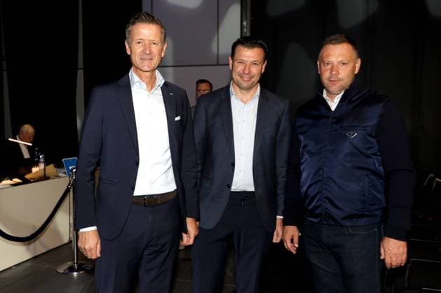 DEU, DFL, 2. FBL, Hertha BSC, Mitgliederversammlung, 15.10.2023, Messe Berlin, Berlin, DEU, DFL, 2. FBL, Hertha BSC, Mitgliederversammlung, im Bild Cheftrainer Pal Dardai (Hertha BSC Berlin), Benjamin Weber (Sportdirektor, Hertha BSC Berlin), Thomas Herrich (Hertha Geschaeftsleitung) DFL - regulations prohibit any use of Photographs as image sequences and or quasi-video Foto: Juergen Engler nordphoto GmbH