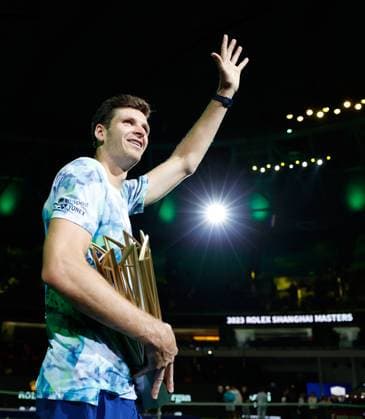 (231015) -- SHANGHAI, Oct. 15, 2023 -- Hubert Hurkacz of Poland greets spectators after the awarding ceremony of the men s singles final between Andrey Rublev of Russia and Hubert Hurkacz of Poland at the ATP, Tennis Herren World Tour Shanghai Masters tennis tournament at Qizhong Forest Sports City Arena in Shanghai, east China, Oct. 15, 2023. ) (SP)CHINA-SHANGHAI-TENNIS-ATP TOUR-SHANGHAI MASTERS(CN) WangxLili 