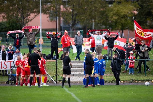 Frauen-Regionalliga Nordost: 1. FFV Erfurt vs. 1. FC Union Berlin; Erfurt; 15.10.2023 1. FC Union Berlin Fans Frauen-Regionalliga Nordost: 1. FFV Erfurt vs. 1. FC Union Berlin; Hauptplatz Sportforum Johannesplatz Erfurt; 15.10.2023 Copyright: xBEAUTIFULxSPORTS Duehringx