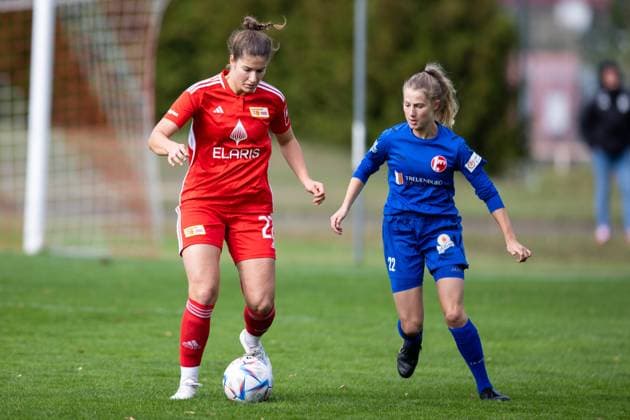 Frauen-Regionalliga Nordost: 1. FFV Erfurt vs. 1. FC Union Berlin; Erfurt; 15.10.2023 Anouk Blaschka ( 22; 1. FC Union Berlin) gegen Milena Reinhardt ( 22; 1. FFV Erfurt) Frauen-Regionalliga Nordost: 1. FFV Erfurt vs. 1. FC Union Berlin; Hauptplatz Sportforum Johannesplatz Erfurt; 15.10.2023 Copyright: xBEAUTIFULxSPORTS Duehringx