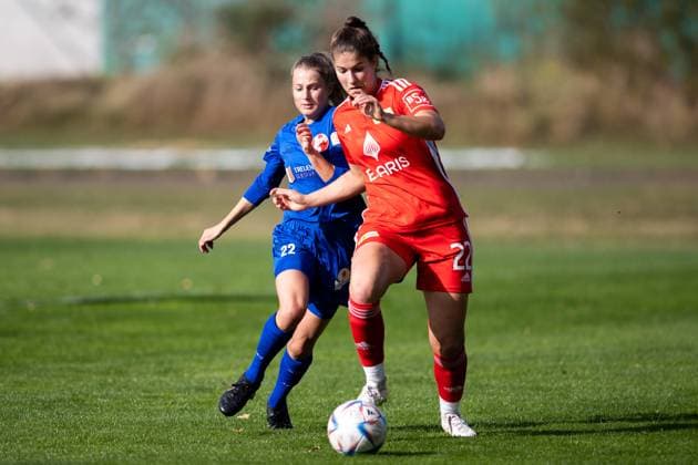 Frauen-Regionalliga Nordost: 1. FFV Erfurt vs. 1. FC Union Berlin; Erfurt; 15.10.2023 Milena Reinhardt ( 22; 1. FFV Erfurt) gegen Anouk Blaschka ( 22; 1. FC Union Berlin) Frauen-Regionalliga Nordost: 1. FFV Erfurt vs. 1. FC Union Berlin; Hauptplatz Sportforum Johannesplatz Erfurt; 15.10.2023 Copyright: xBEAUTIFULxSPORTS Duehringx