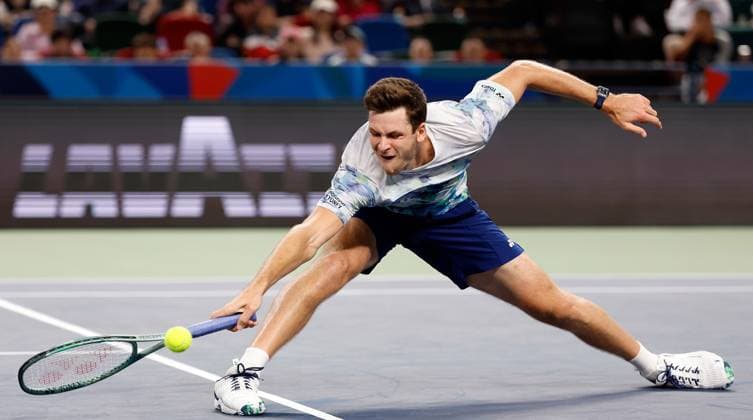 (231015) -- SHANGHAI, Oct. 15, 2023 -- Hubert Hurkacz returns the ball during the men s singles final between Andrey Rublev of Russia and Hubert Hurkacz of Poland at the ATP, Tennis Herren World Tour Shanghai Masters tennis tournament at Qizhong Forest Sports City Arena in Shanghai, east China, Oct. 15, 2023. ) (SP)CHINA-SHANGHAI-TENNIS-ATP TOUR-SHANGHAI MASTERS(CN) WangxLili 