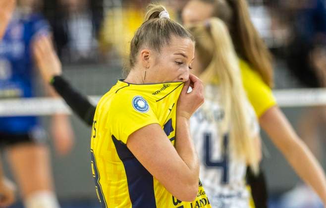 15.10.2023, GER, Damen, DVV, Supercup, Saison 2023 2024, SSC Palmberg Schwerin - Allianz MTV Stuttgart Laura Emonts (SSC Palmberg Schwerin) ist enttäuscht. Rostock Stadthalle Mecklenburg-Vorpommern Deutschland