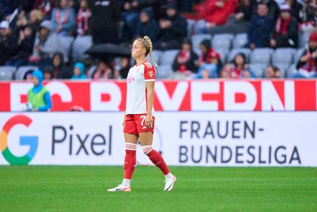Giulia GWINN, FCB Women Nr. 7 in the women football match FC BAYERN MÜNCHEN - EINTRACHT FRANKFURT 0-0 on Oct 14, 2023 in Munich, Germany. Season 2023 2024, 1.Bundesliga, FCB, Muenchen, Google Pixel, Frauen Bundesliga matchday 4, 4.Spieltag