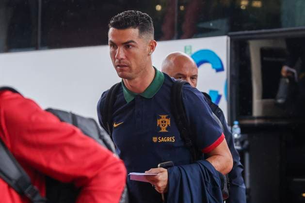 Sport Bilder des Tages The Portuguese football team led by Christian Ronaldo arrived in Zenica Cristiano Ronaldo arrived in Zenica with his teammates on the eve of the qualifying match against Bosnia and Herzegovina, in Zenica, Bosnia and Herzegovina, on Oct 15, 2023. ArminxDurgut PIXSELL