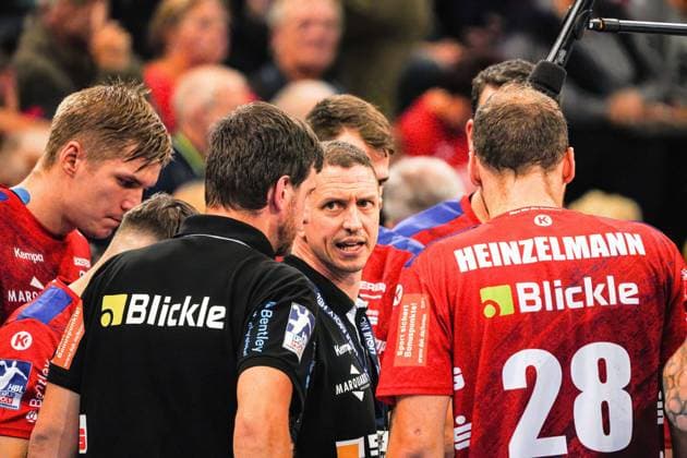 Jens Buerkle (HBW Balingen-Weilstetten, Trainer) bei Auszeit GER, SG Flensburg-Handewitt vs. HBW Balingen-Weilstetten, Handball, Bundesliga, Spieltag 10, Saison 2023 2024, 15.10.2023 GER, SG Flensburg-Handewitt vs. HBW Balingen-Weilstetten, Handball, Bundesliga, Spieltag 10, Saison 2023 2024, 15.10.2023 Flensburg Copyright: xEibnerxPressefoto MarcelxvonxFehrnx EP_MFN