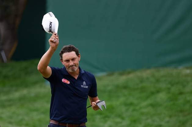 October 15, 2023, MADRID, MADRID, SPAIN: Alfredo Garcia-Heredia of Spain saludates to the fans during Acciona Open de Espana, Round 4, Golf tournament celebrated at Club de Campo on October 15, 2023, in Madrid, Spain. MADRID SPAIN - ZUMAa181 20231015_zaa_a181_220 Copyright: xOscarxJ.xBarrosox