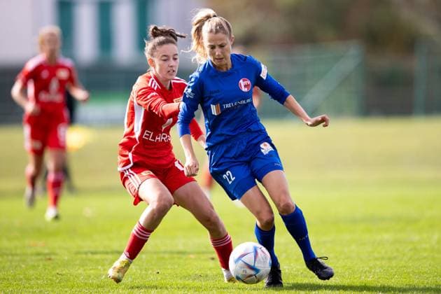Frauen-Regionalliga Nordost: 1. FFV Erfurt vs. 1. FC Union Berlin; Erfurt; 15.10.2023 Sophie Trojahn ( 19; 1. FC Union Berlin) gegen Milena Reinhardt ( 22; 1. FFV Erfurt) Frauen-Regionalliga Nordost: 1. FFV Erfurt vs. 1. FC Union Berlin; Hauptplatz Sportforum Johannesplatz Erfurt; 15.10.2023 Copyright: xBEAUTIFULxSPORTS Duehringx
