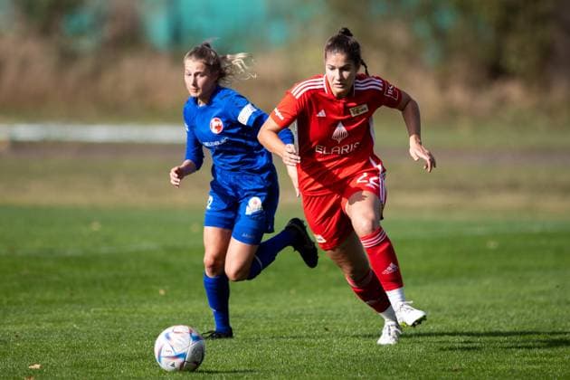 Frauen-Regionalliga Nordost: 1. FFV Erfurt vs. 1. FC Union Berlin; Erfurt; 15.10.2023 Anouk Blaschka ( 22; 1. FC Union Berlin) gegen Milena Reinhardt ( 22; 1. FFV Erfurt) Frauen-Regionalliga Nordost: 1. FFV Erfurt vs. 1. FC Union Berlin; Hauptplatz Sportforum Johannesplatz Erfurt; 15.10.2023 Copyright: xBEAUTIFULxSPORTS Duehringx
