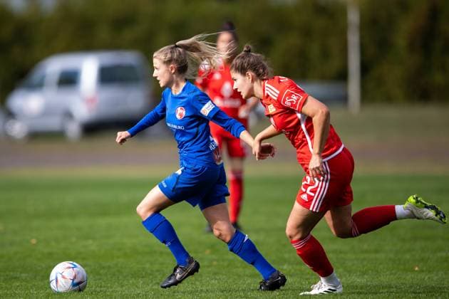 Frauen-Regionalliga Nordost: 1. FFV Erfurt vs. 1. FC Union Berlin; Erfurt; 15.10.2023 Anouk Blaschka ( 22; 1. FC Union Berlin) gegen Milena Reinhardt ( 22; 1. FFV Erfurt) Frauen-Regionalliga Nordost: 1. FFV Erfurt vs. 1. FC Union Berlin; Hauptplatz Sportforum Johannesplatz Erfurt; 15.10.2023 Copyright: xBEAUTIFULxSPORTS Duehringx