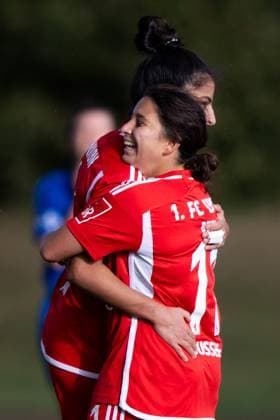 Frauen-Regionalliga Nordost: 1. FFV Erfurt vs. 1. FC Union Berlin; Erfurt; 15.10.2023 Jubel, Nour Youssef ( 11; 1. FC Union Berlin) (rechts) und Sarah Abu Sabbah ( 16; 1. FC Union Berlin) Frauen-Regionalliga Nordost: 1. FFV Erfurt vs. 1. FC Union Berlin; Hauptplatz Sportforum Johannesplatz Erfurt; 15.10.2023 Copyright: xBEAUTIFULxSPORTS Duehringx