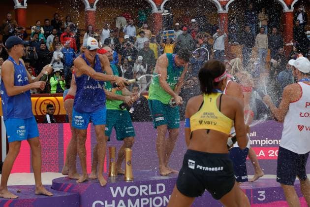 FIVB Beach volleyball, Beachvolleyball World Championships Medal Ceremony October 15, 2023, Tlaxcala, Mexico: Silver medalist Eduarda Duda Lisboa and Ana Patricia Ramos of Brazil, Gold medalist Kelly Cheng and Sara Hughes of USA, Silver medalist Kristen Nuss and Taryn Kloth of USA, Silver medalist David Ahman and Jonatan Hellvig of Sweden, Gold medalist Ondrej Perusic and David Schweiner of Czechia and Bronze medalist Bartosz Losiak and Michal Bryl of Poland celebrate with their medals during the medal ceremony for the Women s and Men™s Beach Volleyball World Championship, WM, Weltmeisterschaft Final. October 15, 2023 in Tlaxcala, Mexico.(Photo by Essene Hernandez Eyepix Group) Copyright: xEssenexHernandez xEyepixxGroupx EH_15102023_101612