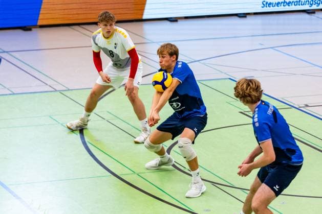 15.10.2023, GER, 2.BL Maenner Sued, Volleyball, Saison 2023 2024, Blue Volleys Gotha - Volley YoungStars Friedrichshafen Gudermuth, Felix (Volley YoungStars Friedrichshafen) Gotha Ernestiner-Halle Thüringen Deutschland