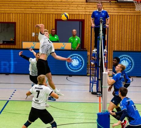15.10.2023, GER, 2.BL Maenner Sued, Volleyball, Saison 2023 2024, Blue Volleys Gotha - Volley YoungStars Friedrichshafen Harrison Paul McBean (Blue Volleys Gotha) Gotha Ernestiner-Halle Thüringen Deutschland
