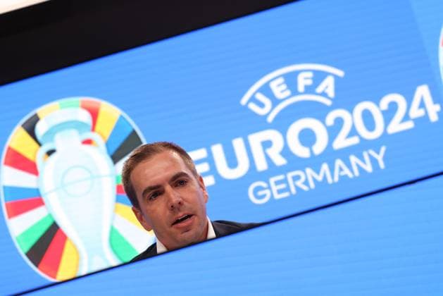 Frankfurt am Main am 16.Oktober 2023 Deutsche Bank Park Medientermin der EURO 2024 GmbH v.l., Philipp Lahm, Turnierdirektor der UEFA EURO, EM, Europameisterschaft,Fussball 2024, Logo im Hintergrund Copyright: JoaquimxFerreira