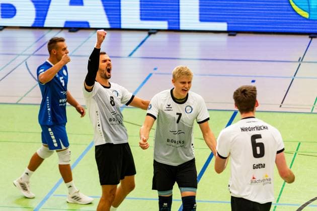15.10.2023, GER, 2.BL Maenner Sued, Volleyball, Saison 2023 2024, Blue Volleys Gotha - Volley YoungStars Friedrichshafen Len Spankowski (Blue Volleys Gotha) Dominik Duchac (Blue Volleys Gotha) Krochmann, Hannes (Blue Volleys Gotha) Erik Niederluecke (Blue Volleys Gotha) Gotha Ernestiner-Halle Thüringen Deutschland