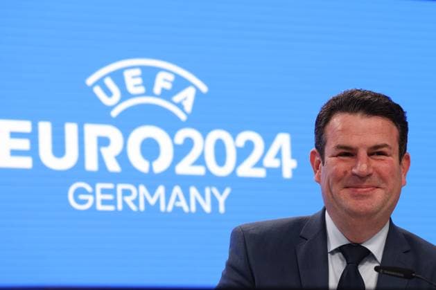 Frankfurt am Main am 16.Oktober 2023 Deutsche Bank Park Medientermin der EURO 2024 GmbH v.l., Hubertus Heil, Bundesminister für Arbeit und Soziales, im Hintergrund Logo EURO 2024 Copyright: JoaquimxFerreira