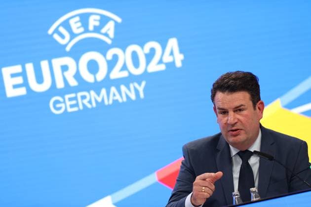 Sport Bilder des Tages Frankfurt am Main am 16.Oktober 2023 Deutsche Bank Park Medientermin der EURO 2024 GmbH v.l., Hubertus Heil, Bundesminister für Arbeit und Soziales, im Hintergrund Logo EURO 2024 Copyright: JoaquimxFerreira