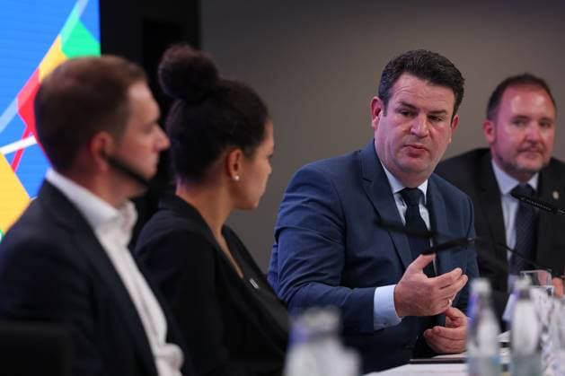 Frankfurt am Main am 16.Oktober 2023 Deutsche Bank Park Medientermin der EURO 2024 GmbH v.l., Philipp Lahm, Turnierdirektor der UEFA EURO, EM, Europameisterschaft,Fussball 2024 , Celia Å aÅ¡ic, Botschafterin der UEFA EURO 2024 und Hubertus Heil, Bundesminister für Arbeit und Sozial Copyright: JoaquimxFerreira