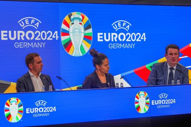 EURO 2024 Turnierdirektor Philipp Lahm, DFB-Vizepräsidentin Celia Sasic und Arbeitsminister Hubertus Heil - 16.10.2023: EURO 2024 Partnerschaft DFB VDV