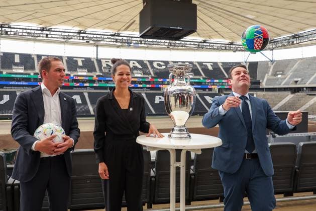 Frankfurt am Main am 16.Oktober 2023 Deutsche Bank Park Medientermin der EURO 2024 GmbH v.l., Philipp Lahm, Turnierdirektor der UEFA EURO, EM, Europameisterschaft,Fussball 2024 , Celia Å aÅ¡ic, Botschafterin der UEFA EURO 2024 und Hubertus Heil, Kopfball von Bundesminister für Arbeit und Sozial Copyright: JoaquimxFerreira