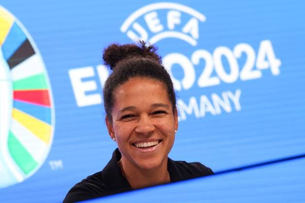 Frankfurt am Main am 16.Oktober 2023 Deutsche Bank Park Medientermin der EURO 2024 GmbH v.l., Celia Sasic, Botschafterin der UEFA EURO, EM, Europameisterschaft,Fussball 2024 gut gelaunt, lacht Copyright: JoaquimxFerreira