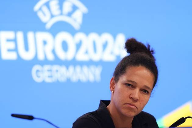 Frankfurt am Main am 16.Oktober 2023 Deutsche Bank Park Medientermin der EURO 2024 GmbH v.l., Celia Sasic Botschafterin der UEFA EURO, EM, Europameisterschaft,Fussball 2024 nachdenklich Copyright: JoaquimxFerreira