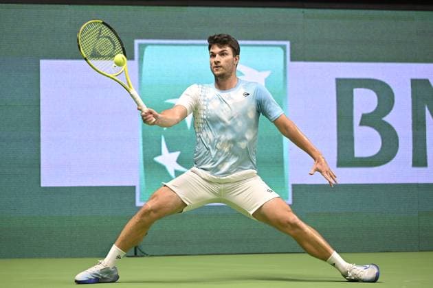 STOCKHOLM 20231016 Miomir Kecmanovic (Sebien) i sin match mot Karl Friberg (Sverige) under tennisturneringen Nordic Open i Kungliga Tennishallen pa mandagen. STOCKHOLM SVERIGE x10030x