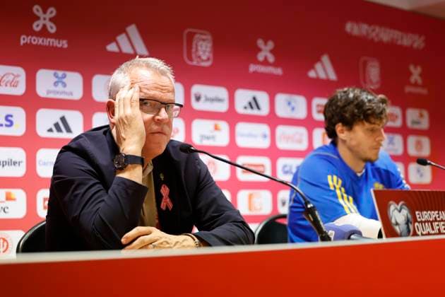 Sport Themen der Woche KW42 Sport Bilder des Tages BRYSSEL 20231016 Förbundskapten Janne Andersson och Victor Nilsson Lindelöf under en pressträff efter den avbrutna EM-kvalmatchen i fotboll mellan Belgien och Sverige pa Kung Baudouin-stadion i Bryssel, Belgien. Matchen har avbrutits efter att tva svenskar har skjutits till döds i ett misstänkt terrordad i centrala Bryssel en timme innnan avspark. Bryssel Belgien x10430x *** BRUSSELS 20231016 Swedish national team coach Janne Andersson and Victor Nilsson Lindelöf during a press conference after the canceled European Championship qualifying football match between Belgium and Sweden at the King Baudouin stadium in Brussels, Belgium The match has been canceled after two Swedes were shot dead in a suspected terrorist attack in central Brussels an hour before kick-off Brussels Belgium x10430x  Copyright: xChristinexOlsson TTx EM-KVAL BELGIEN-SVERIGE