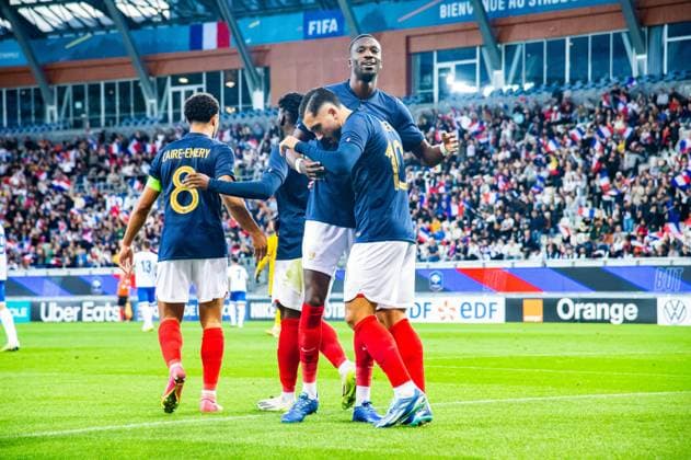Joie des joueurs de l equipe de france aprÃ s le but de Rayan Cherki (Equipe de France U21, U 21 FOOTBALL : France U21 vs Chypre U21 - Qualification Championnat d Europe U21 - 17 10 2023 BaptisteAutissier Panoramic 