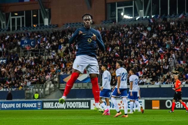 Joie des joueurs de l equipe de france aprÃ s le but de Arnaud Kalimuendo (Equipe de France U21, U 21 FOOTBALL : France U21 vs Chypre U21 - Qualification Championnat d Europe U21 - 17 10 2023 BaptisteAutissier Panoramic 