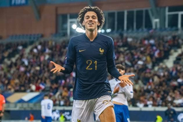Joie des joueurs de l equipe de france aprÃ s le but de Maghnes Akliouche (Equipe de France U21, U 21 FOOTBALL : France U21 vs Chypre U21 - Qualification Championnat d Europe U21 - 17 10 2023 BaptisteAutissier Panoramic 