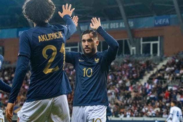 Joie des joueurs de l equipe de france aprÃ s le but de Maghnes Akliouche (Equipe de France U21, U 21 FOOTBALL : France U21 vs Chypre U21 - Qualification Championnat d Europe U21 - 17 10 2023 BaptisteAutissier Panoramic 