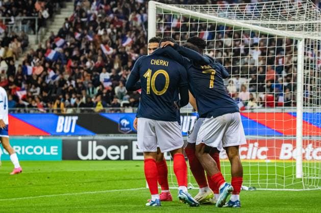 Joie des joueurs de l equipe de france aprÃ s le deuxieme but deuxieme de Arnaud Kalimuendo (Equipe de France U21, U 21 FOOTBALL : France U21 vs Chypre U21 - Qualification Championnat d Europe U21 - 17 10 2023 BaptisteAutissier Panoramic 