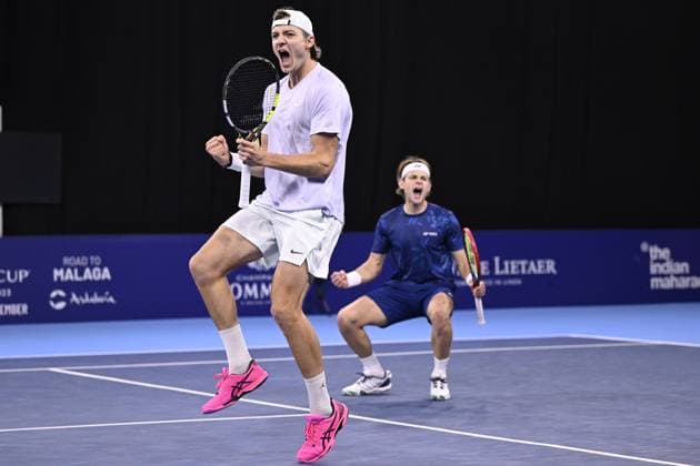 Belgian Zizou Bergs (R) and Belgian Tibo Colson celebrate at a first round doubles match at the European Open Tennis ATP, Tennis Herren tournament, in Antwerp, Tuesday 17 October 2023. LAURIExDIEFFEMBACQ  x77928082x