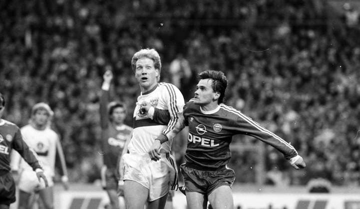 09.03.91 VfB Stuttgart - FC Bayern München Deutschland, Stuttgart, 09.03.1991, Fussball, Bundesliga, VfB Stuttgart - FC Bayern München (0:3): v.l. Matthias Sammer (VfB Stuttgart), Manfred Schwabl (FC Bayern München). *** 09 03 91 VfB Stuttgart FC Bayern Munich Germany, Stuttgart, 09 03 1991, Football, Bundesliga, VfB Stuttgart FC Bayern Munich 0 3 v l Matthias Sammer VfB Stuttgart , Manfred Schwabl FC Bayern Munich