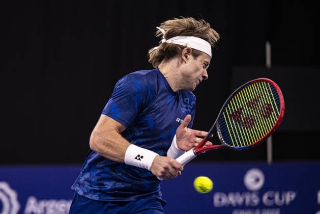 Sport Bilder des Tages Belgian Zizou Bergs pictured in action during a first round doubles match at the European Open Tennis ATP, Tennis Herren tournament, in Antwerp, Tuesday 17 October 2023. LAURIExDIEFFEMBACQ  x77930137x
