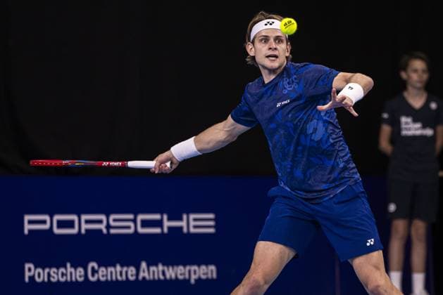 Belgian Zizou Bergs pictured in action during a first round doubles match at the European Open Tennis ATP, Tennis Herren tournament, in Antwerp, Tuesday 17 October 2023. LAURIExDIEFFEMBACQ  x77930170x