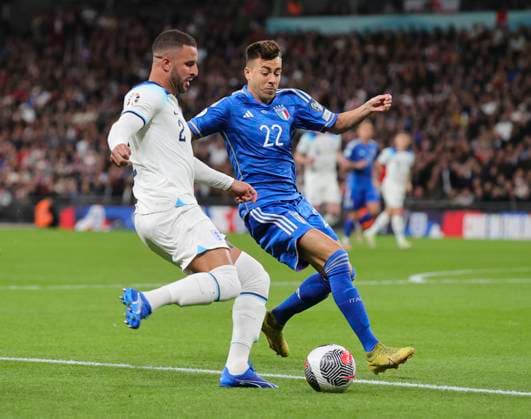 England v Italy UEFA EURO, EM, Europameisterschaft,Fussball 2024 Qualifiers Kyle Walker of England crosses the ball whilst under pressure from Stephan El Shaarawy of Italy during the UEFA Euro 2024 Qualifiers Group C match at Wembley Stadium, London Copyright: xPaulxChestertonx FIL-19118-0013 UK Newspapers OUT