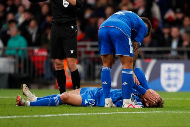 England v Italy UEFA EURO, EM, Europameisterschaft,Fussball 2024 Qualifiers Giorgio Scalvini of Italy holds his head after a collision during the UEFA Euro 2024 Qualifiers Group C match at Wembley Stadium, London Copyright: xPaulxChestertonx FIL-19118-0081 UK Newspapers OUT