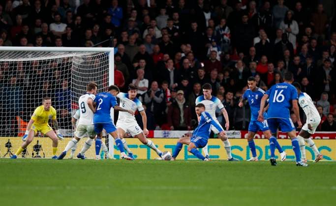 England v Italy UEFA EURO, EM, Europameisterschaft,Fussball 2024 Qualifiers Harry Maguire (left) and Declan Rice of England pressures as Domenico Berardi of Italy turns to have a shot at goal during the UEFA Euro 2024 Qualifiers Group C match at Wembley Stadium, London Copyright: xPaulxChestertonx FIL-19118-0092 UK Newspapers OUT