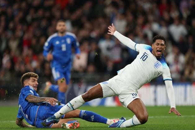 Jude Bellingham (E) brought down by Giovanni Di Lorenzo (I) for the penalty at the England v Italy UEFA EURO, EM, Europameisterschaft,Fussball 2024 Qualifier match at Wembley Stadium, London, UK on 17th October, 2023. 
