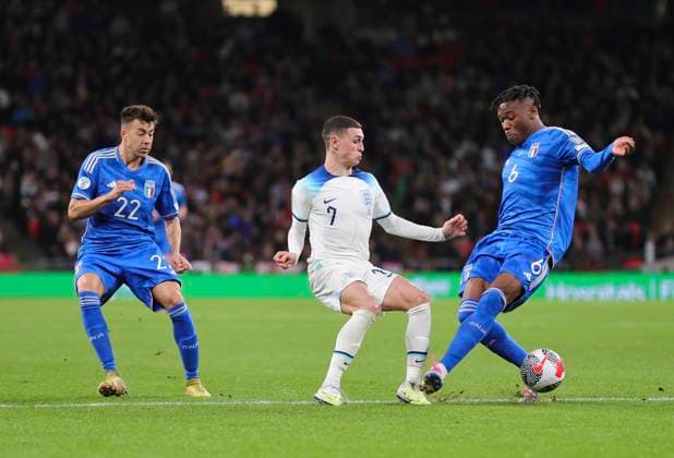 England v Italy UEFA EURO, EM, Europameisterschaft,Fussball 2024 Qualifiers Phil Foden of England in possession collides with Destiny Udogie of Italy during the UEFA Euro 2024 Qualifiers Group C match at Wembley Stadium, London Copyright: xPaulxChestertonx FIL-19118-0097 UK Newspapers OUT