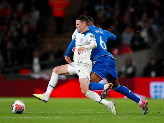 England v Italy UEFA EURO, EM, Europameisterschaft,Fussball 2024 Qualifiers Phil Foden of England battles with Destiny Udogie of Italy during the UEFA Euro 2024 Qualifiers Group C match at Wembley Stadium, London Copyright: xPaulxChestertonx FIL-19118-0101 UK Newspapers OUT